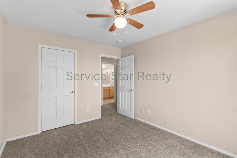 Beautiful 4+3 Home End of Culdesac with green belts!! property image