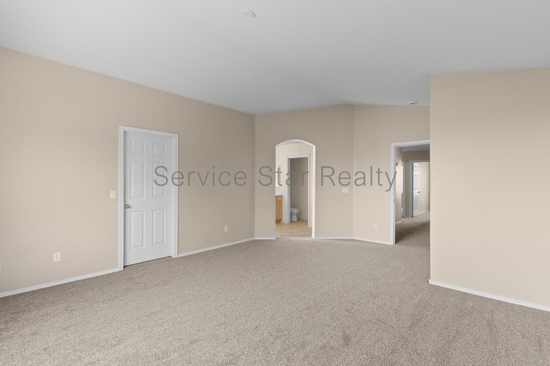 Beautiful 4+3 Home End of Culdesac with green belts!! property image