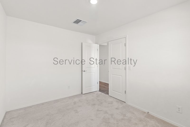 Beautiful 3 Bedroom w/den/office in Buckeye!! property image