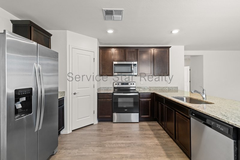 Beautiful 3 Bedroom w/den/office in Buckeye!! property image