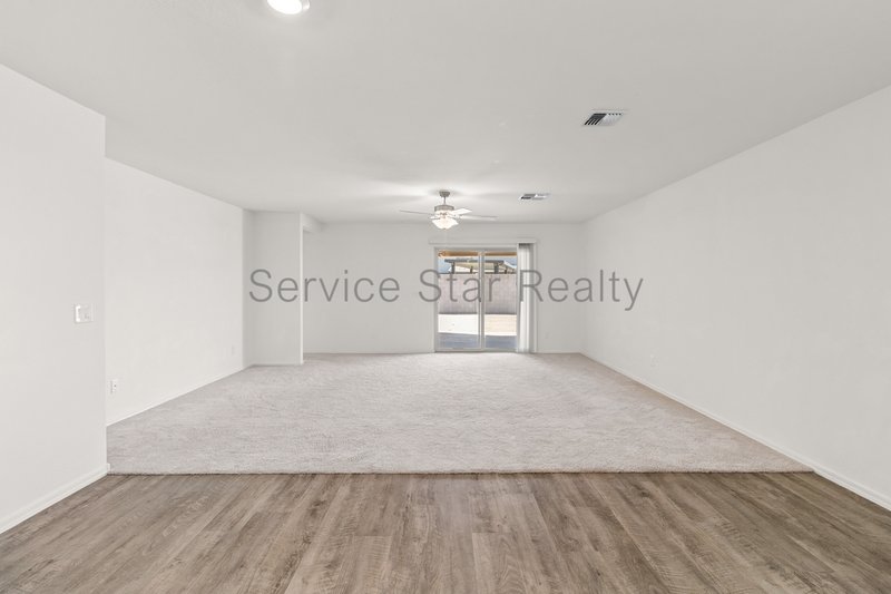 Beautiful 3 Bedroom w/den/office in Buckeye!! property image