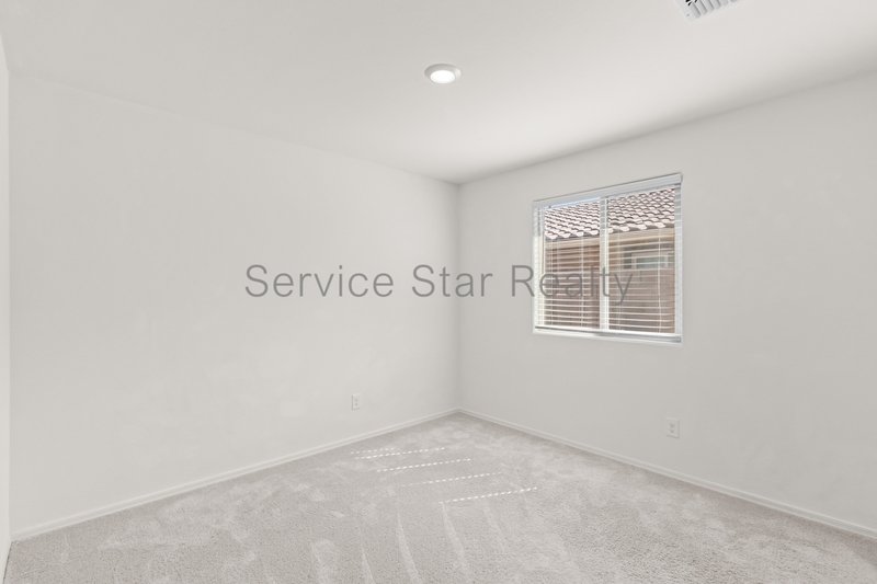 Beautiful 3 Bedroom w/den/office in Buckeye!! property image