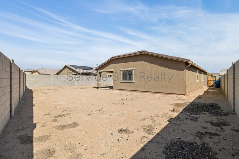 Beautiful 3 Bedroom w/den/office in Buckeye!! property image