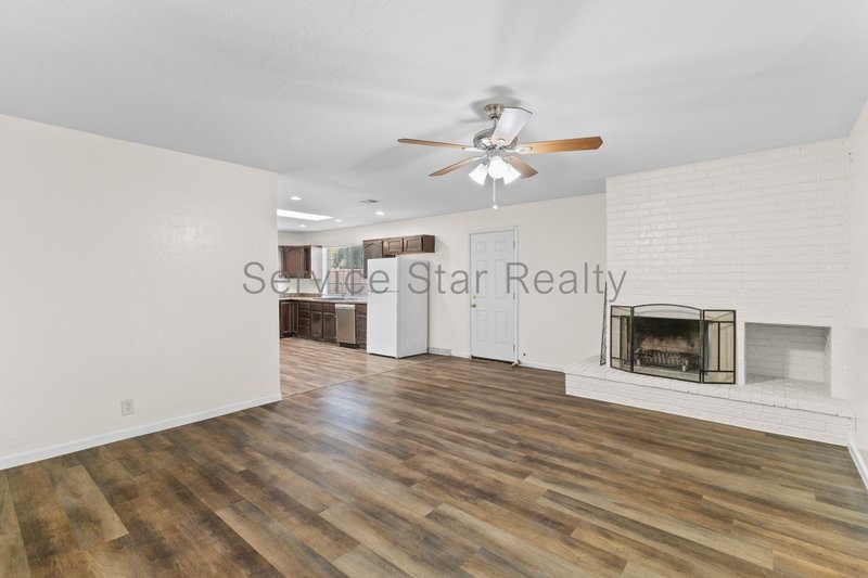 Great 5 bed 2 bath home property image