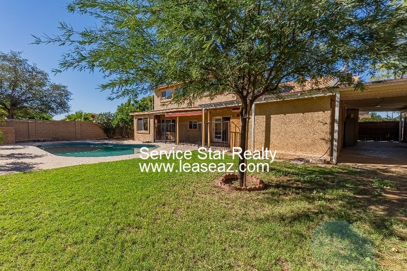 5 bedroom/ 3 bath with a POOL! 2 WEEKS FREE IF MOVED IN BY 11/30!! property image