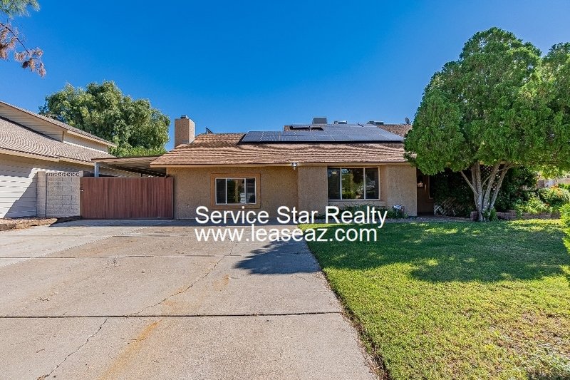 5 bedroom/ 3 bath with a POOL! 2 WEEKS FREE IF MOVED IN BY 11/30!! property image