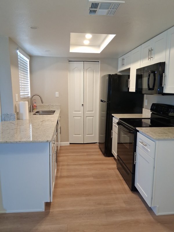 Remodeled 1 bed 1 bath property image