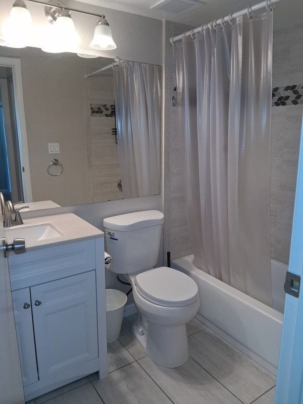 Remodeled 1 bed 1 bath property image