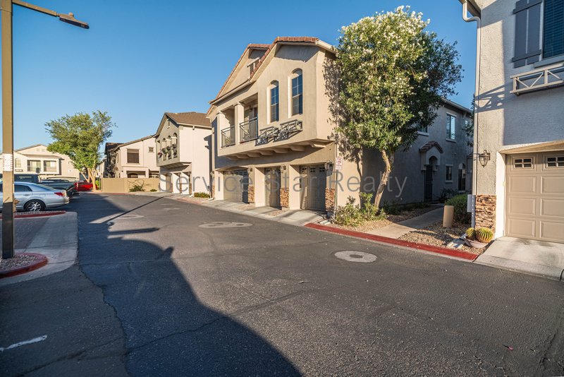 3 bedroom, 2.5 Bath + Den in North Phoenix property image