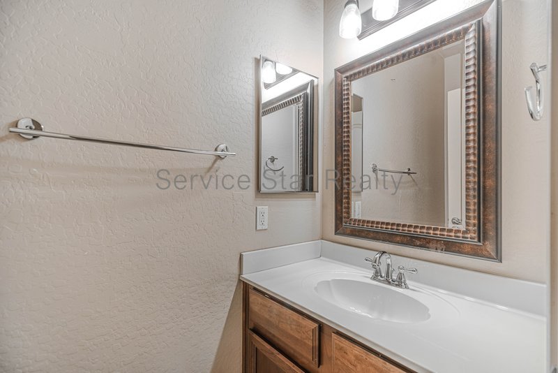 3 bedroom, 2.5 Bath + Den in North Phoenix property image
