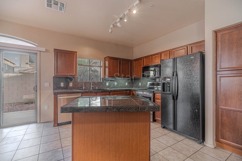 3 bedroom, 2.5 Bath + Den in North Phoenix property image