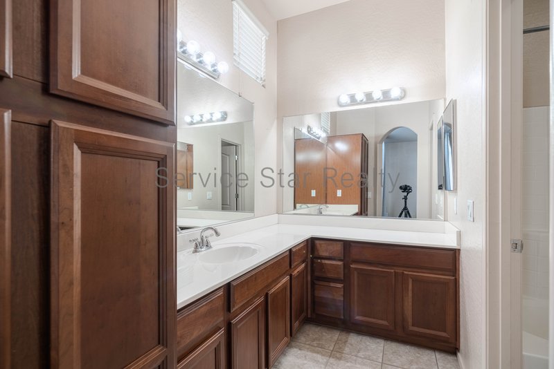 3 bedroom, 2.5 Bath + Den in North Phoenix property image