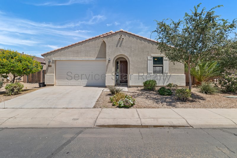 Amazing and spacious 3 bed 2 Bath with garage and yard. property image