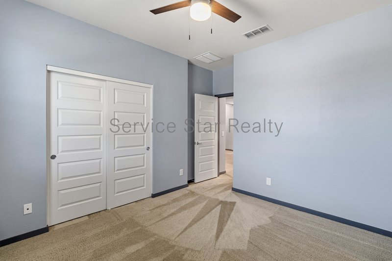 Amazing and spacious 3 bed 2 Bath with garage and yard. property image