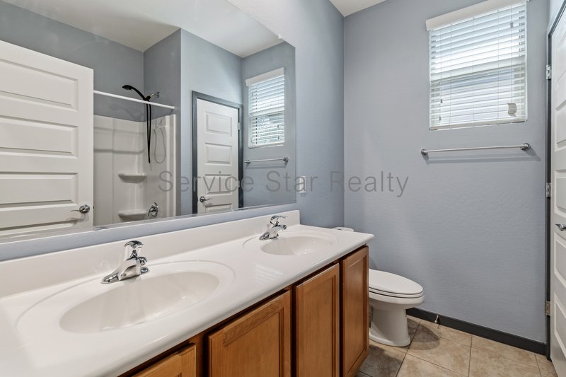 Amazing and spacious 3 bed 2 Bath with garage and yard. property image