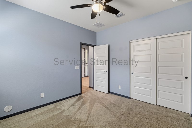 Amazing and spacious 3 bed 2 Bath with garage and yard. property image