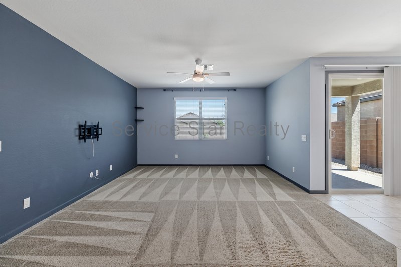 Amazing and spacious 3 bed 2 Bath with garage and yard. property image
