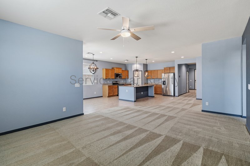 Amazing and spacious 3 bed 2 Bath with garage and yard. property image