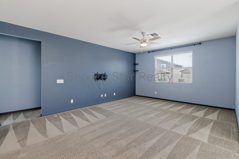 Amazing and spacious 3 bed 2 Bath with garage and yard. property image