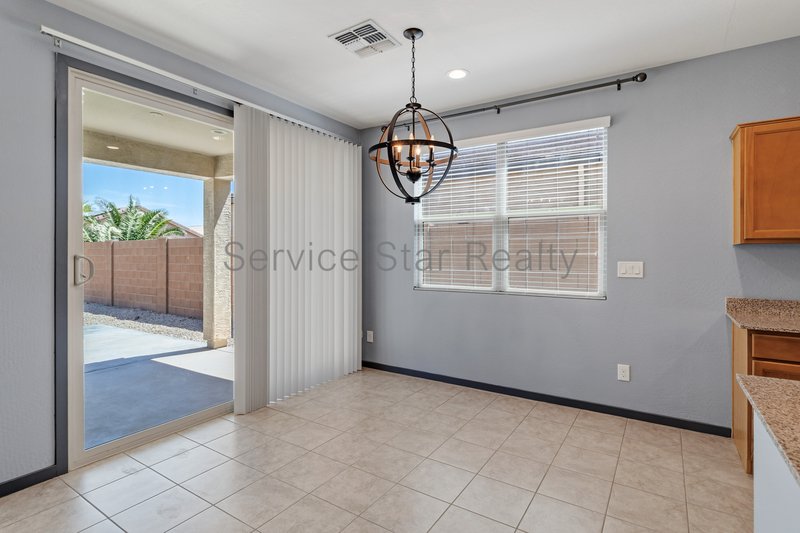 Amazing and spacious 3 bed 2 Bath with garage and yard. property image