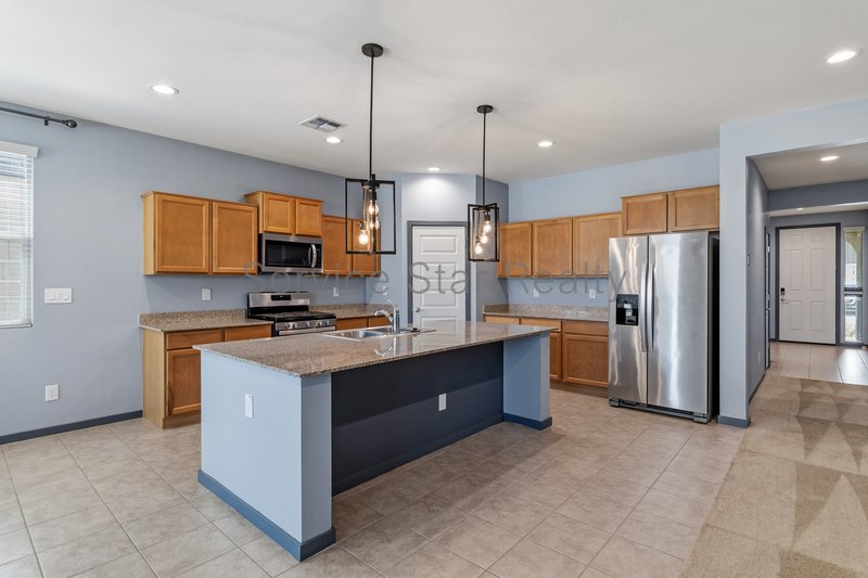 Amazing and spacious 3 bed 2 Bath with garage and yard. property image