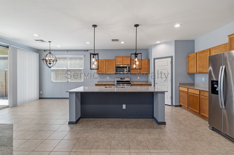 Amazing and spacious 3 bed 2 Bath with garage and yard. property image