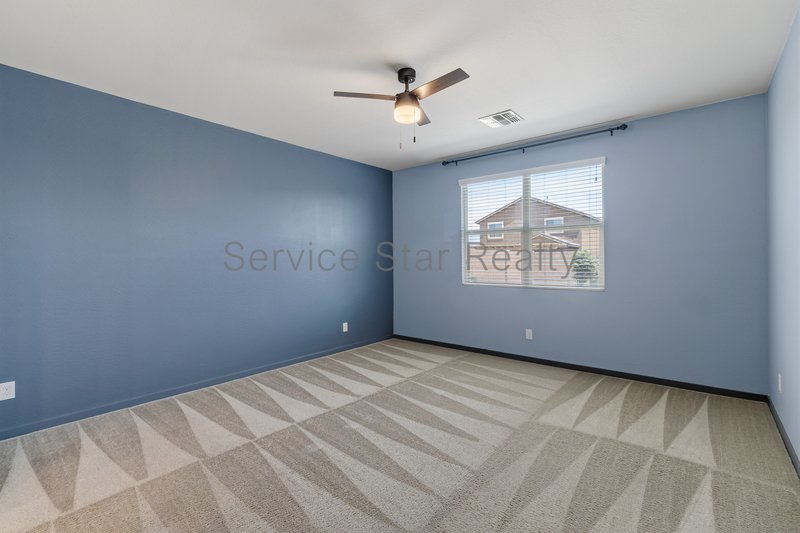 Amazing and spacious 3 bed 2 Bath with garage and yard. property image