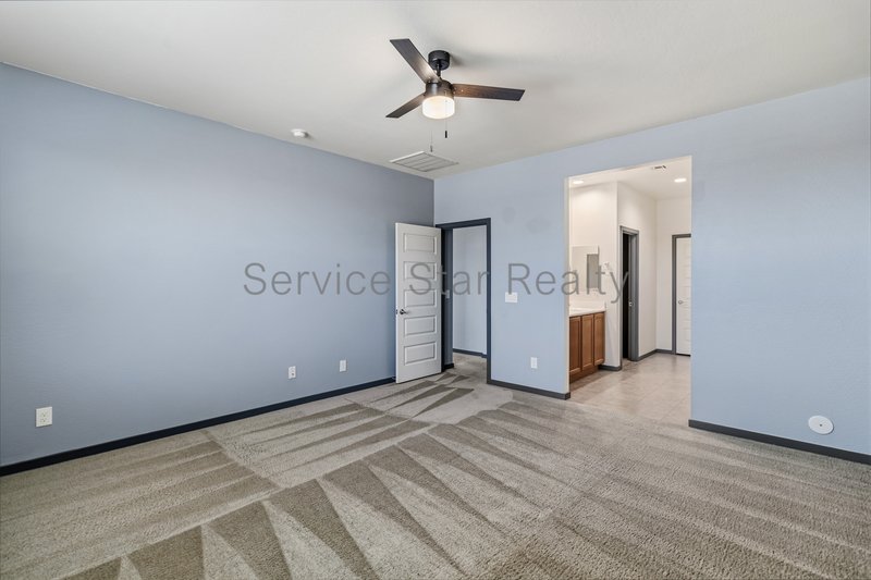 Amazing and spacious 3 bed 2 Bath with garage and yard. property image