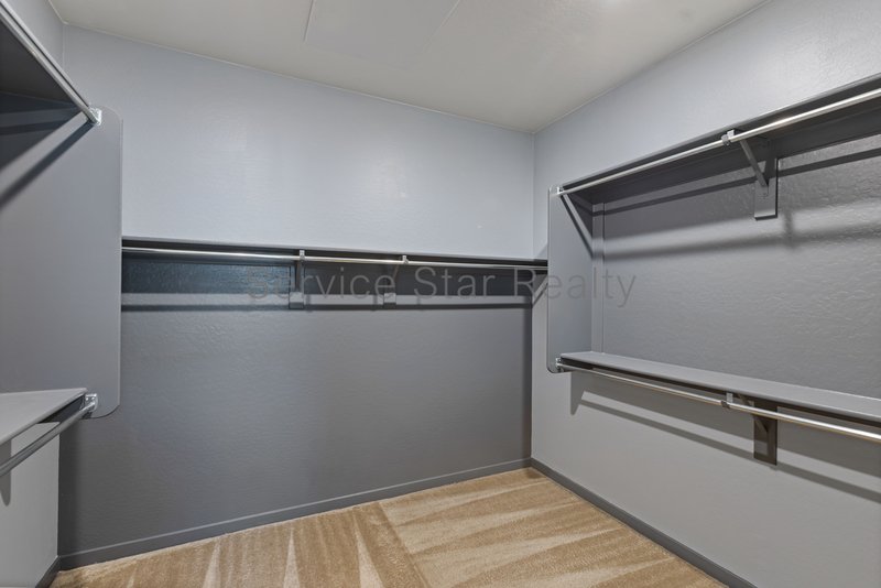 Amazing and spacious 3 bed 2 Bath with garage and yard. property image