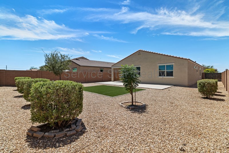Amazing and spacious 3 bed 2 Bath with garage and yard. property image