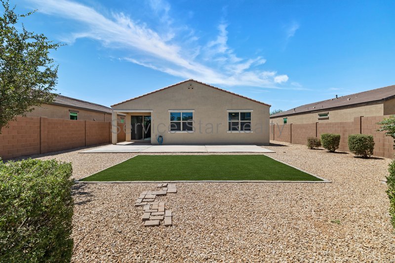 Amazing and spacious 3 bed 2 Bath with garage and yard. property image