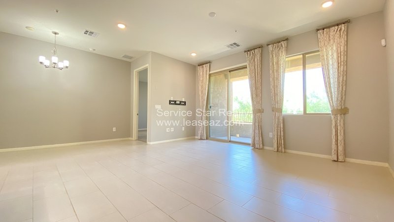 Modern 2 bed, 2 bath condo with garage in Chandler! property image