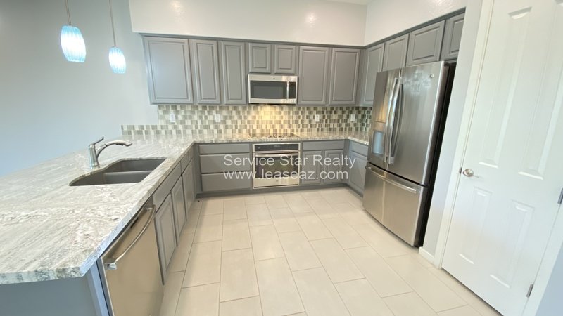 Modern 2 bed, 2 bath condo with garage in Chandler! property image