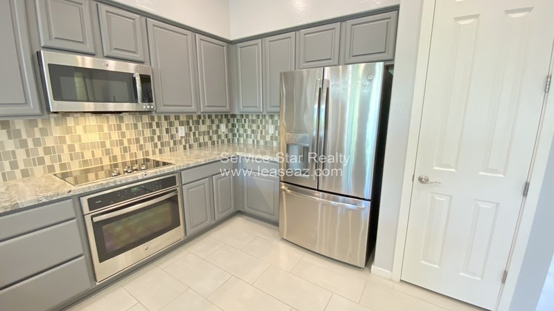 Modern 2 bed, 2 bath condo with garage in Chandler! property image