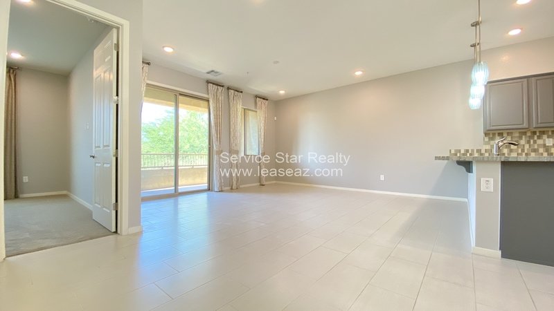 Modern 2 bed, 2 bath condo with garage in Chandler! property image