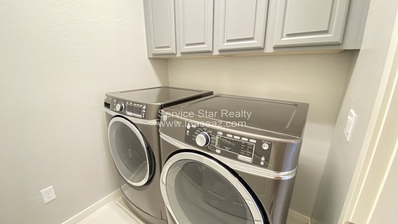 Modern 2 bed, 2 bath condo with garage in Chandler! property image