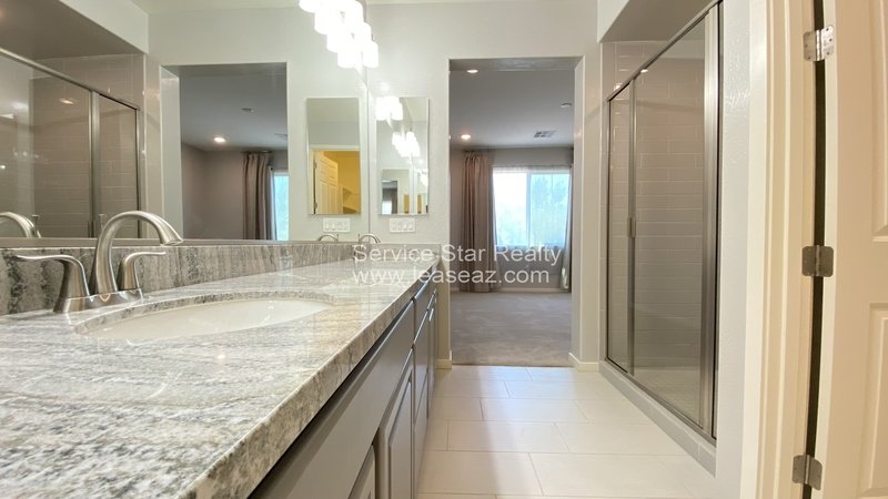 Modern 2 bed, 2 bath condo with garage in Chandler! property image