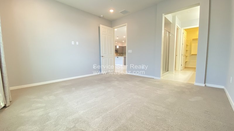 Modern 2 bed, 2 bath condo with garage in Chandler! property image