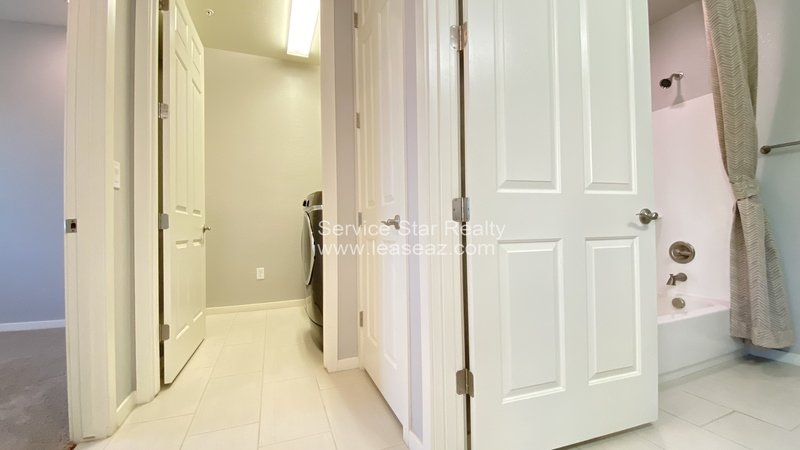 Modern 2 bed, 2 bath condo with garage in Chandler! property image