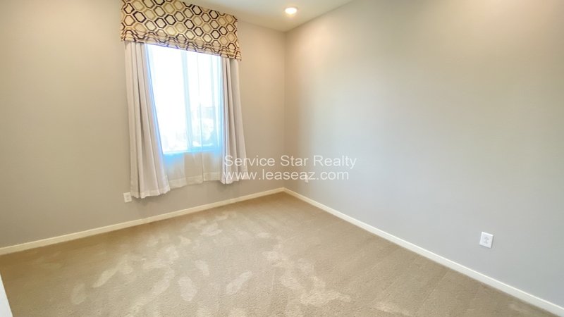 Modern 2 bed, 2 bath condo with garage in Chandler! property image