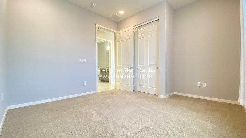 Modern 2 bed, 2 bath condo with garage in Chandler! property image