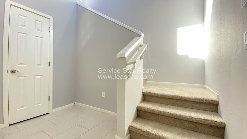 Modern 2 bed, 2 bath condo with garage in Chandler! property image