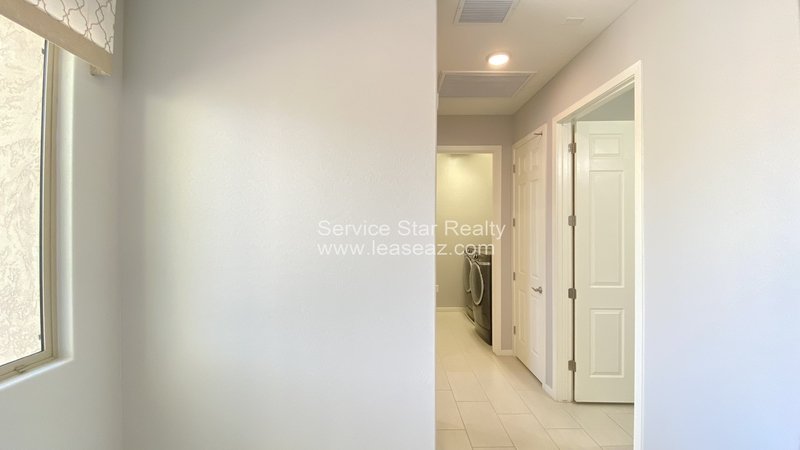 Modern 2 bed, 2 bath condo with garage in Chandler! property image