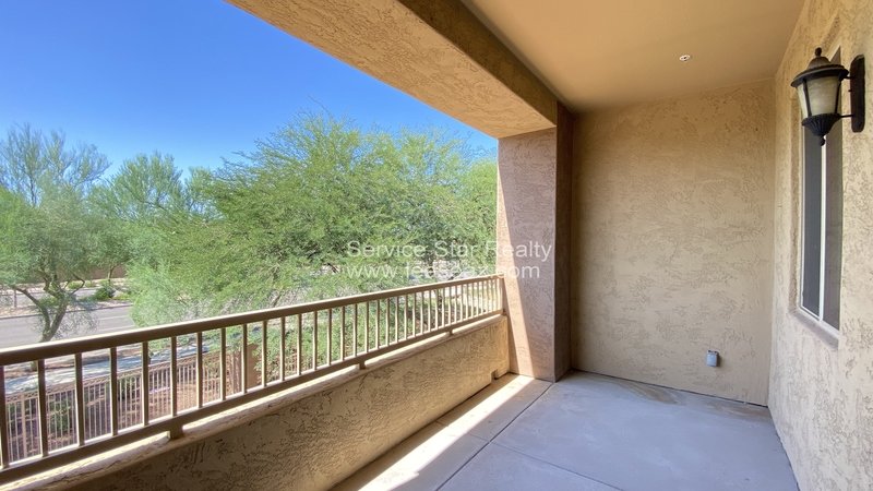 Modern 2 bed, 2 bath condo with garage in Chandler! property image