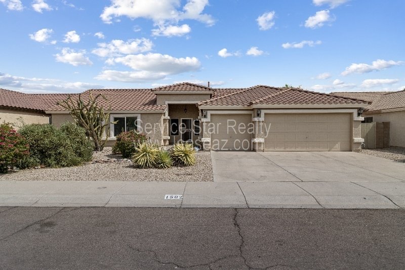 3 bedroom 2 bath with backyard oasis!! property image