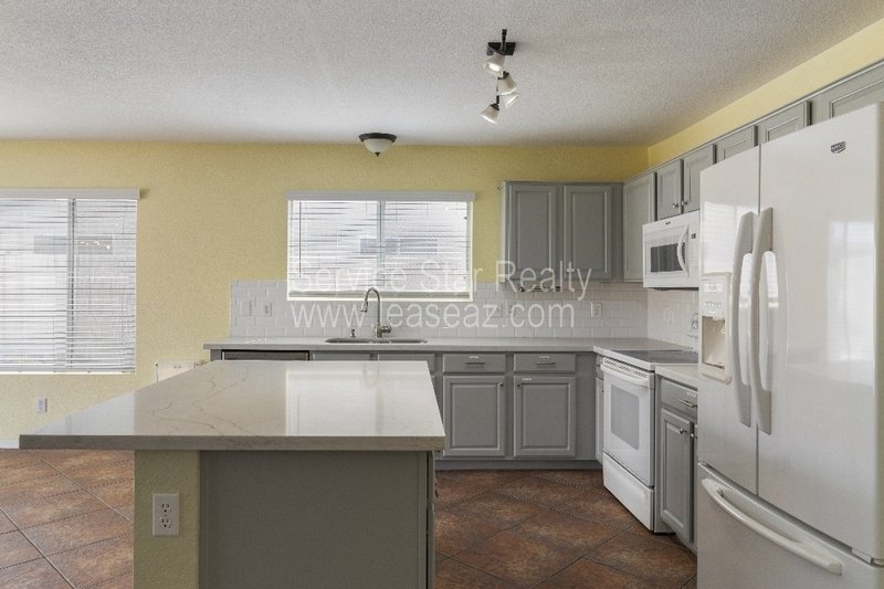 3 bedroom 2 bath with backyard oasis!! property image