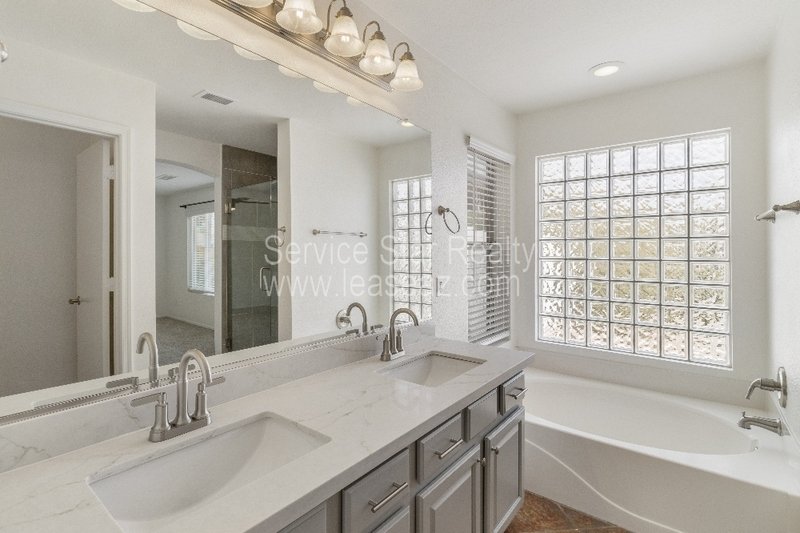 3 bedroom 2 bath with backyard oasis!! property image