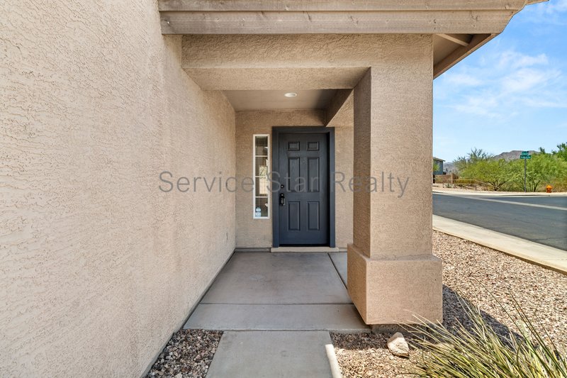 Spacious 4 Bedroom + Loft Home in Buckeye's Desirable Sundance Communi property image