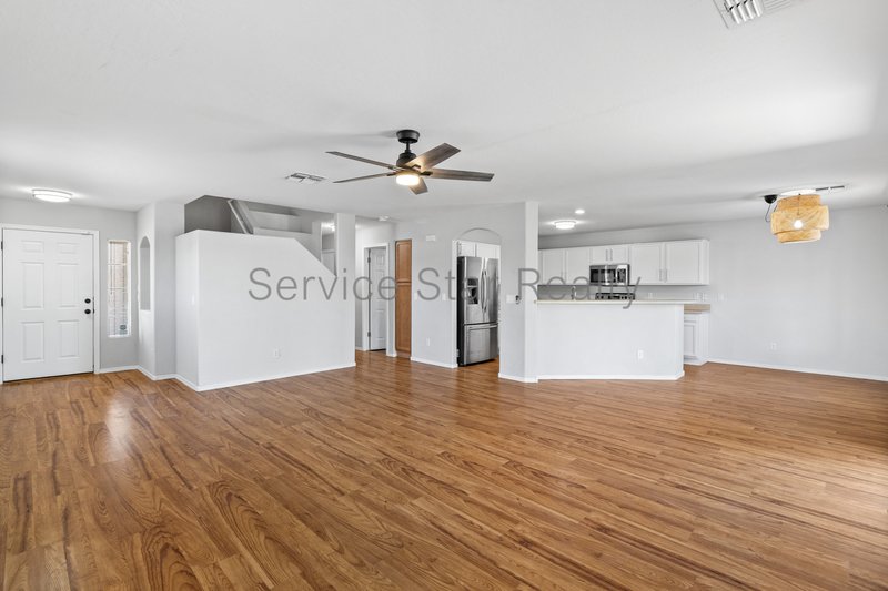 Spacious 4 Bedroom + Loft Home in Buckeye's Desirable Sundance Communi property image