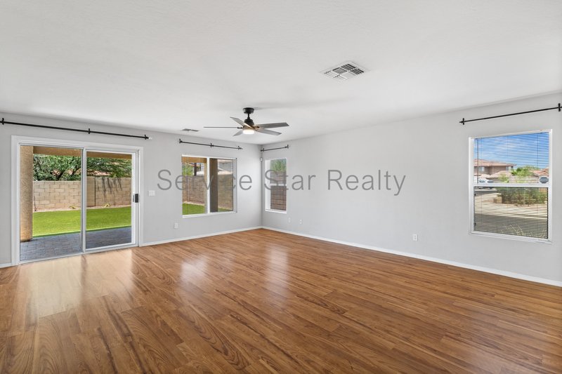 Spacious 4 Bedroom + Loft Home in Buckeye's Desirable Sundance Communi property image